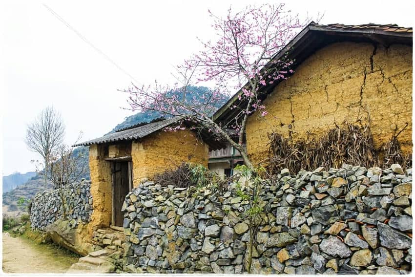 tour-du-lich-tham-quan-lung-cu-dong-van-lang-van-hoa-lo-lo-chai-2