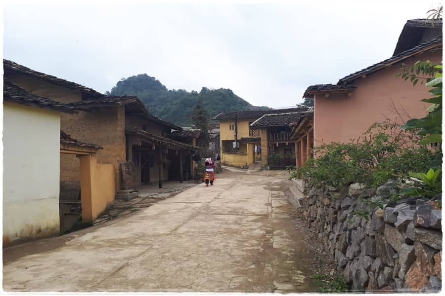 tour-du-lich-tham-quan-lung-cu-dong-van-lang-van-hoa-lo-lo-chai